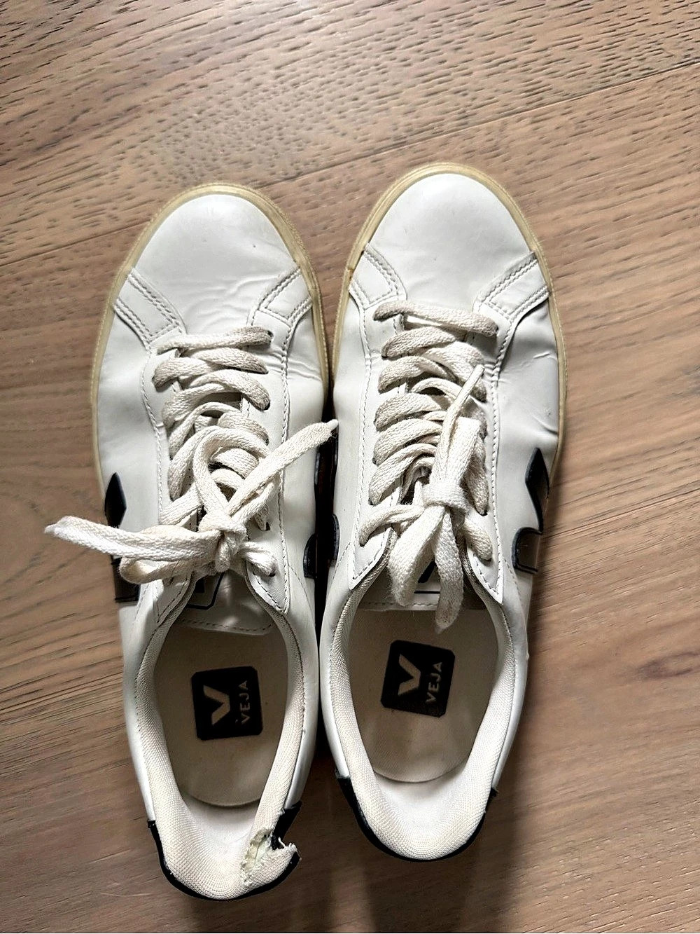 Veja V-10 Women's Sneakers White & Black EU 38